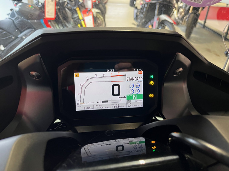 HONDA FORZA 750 2024 NOIR ET OR PACK TRAVEL PACK CONFORT PACK URBAN PREMIERE MAIN - VEZIN LE COQUET