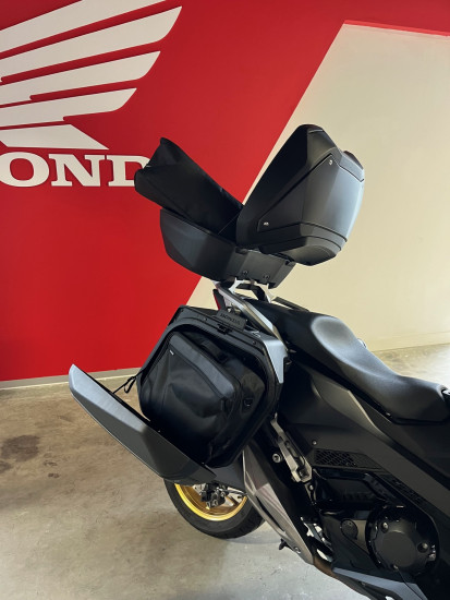 HONDA FORZA 750 2024 NOIR ET OR PACK TRAVEL PACK CONFORT PACK URBAN PREMIERE MAIN - VEZIN LE COQUET