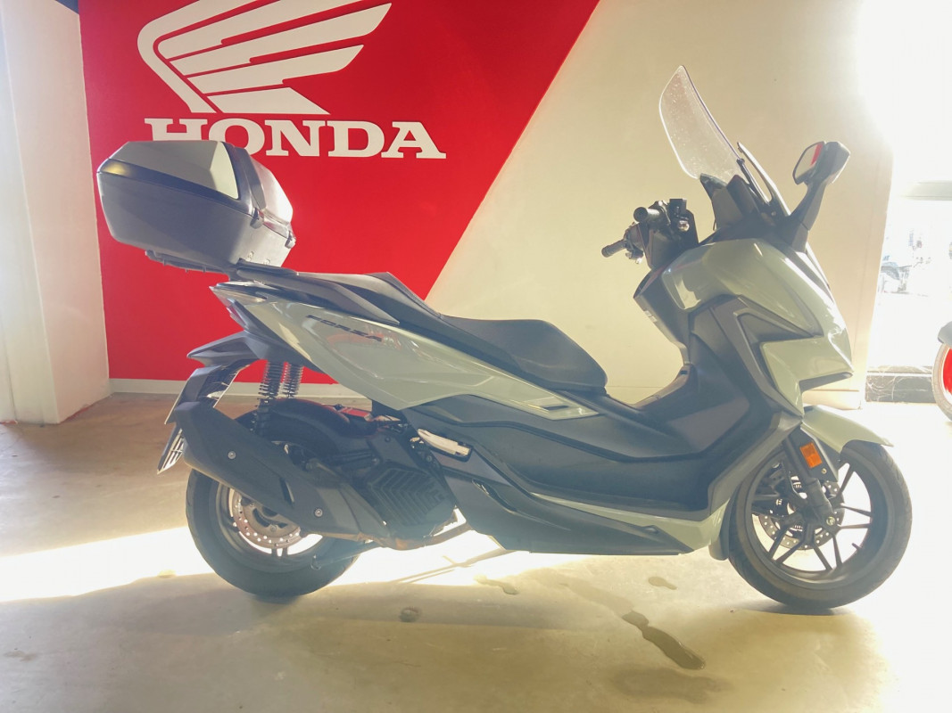 Honda GL 1500     20 twenty anniversary GENERATION MOTOS  DOMFRONT 
