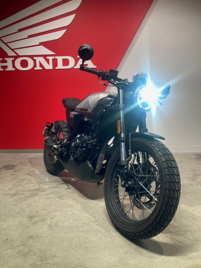 BRIXTON 125 LC CROSSFIRE - VEZIN LE COQUET