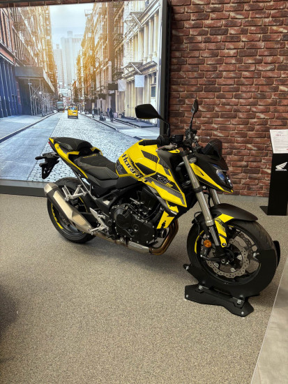 Honda Hornet 750 - VEZIN LE COQUET