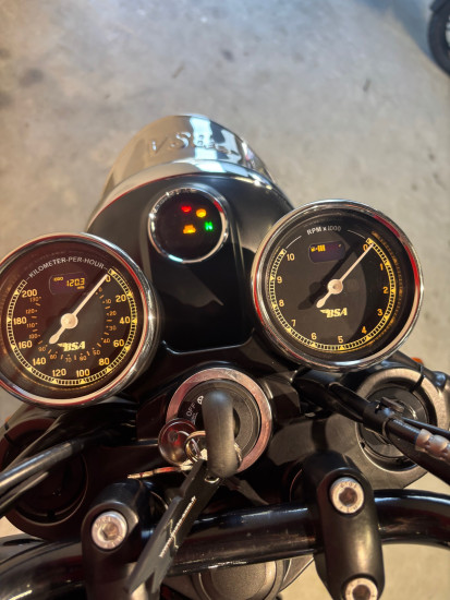 BSA 650 Goldstar Shadow Black - VEZIN LE COQUET